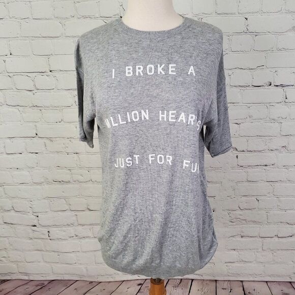 ZOE KARSSEN 𝅺Women's Gray Knit Graphic Top XS - Picture 2 of 8